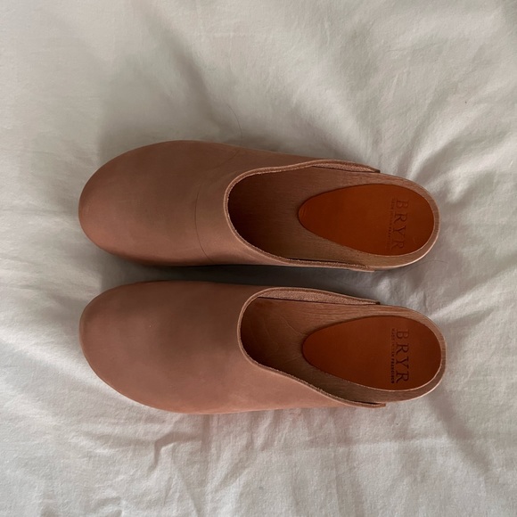 NWT Bryr ‘The Bean’ Clogs in Terra cotta - Picture 4 of 5